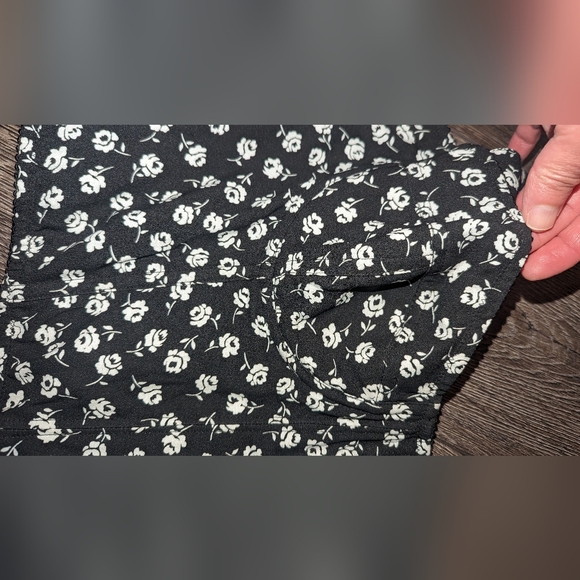 Dolce and Gabbana size small - Picture 2 of 9